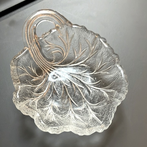 Indiana Glass Clear Cabbage Leaf Design Dish - Picture 1 of 3